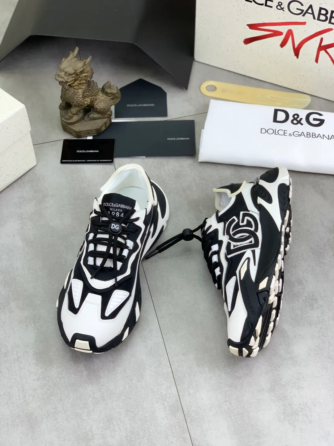 Men's shoes 💰P560💰 [New style] top original quality, synchronized with "DOLCE&GABBANA [Dolce & Gabbana] ~ high quality." effect. Low-cut casual DG men's shoes, loved by many celebrities, using high-end imported first-layer calfskin splicing design + cowhide feet, simple and elegant, perfectly interpreting the latest inspiration for shoes, classic and fashionable integration. Luxurious dreams, driving fashion, suitable for drivers, lightweight and comfortable, light and breathable for outdoor travel, high-end quality Trustworthy, 4️⃣colors🉑️ to choose from! Code number: 38-46